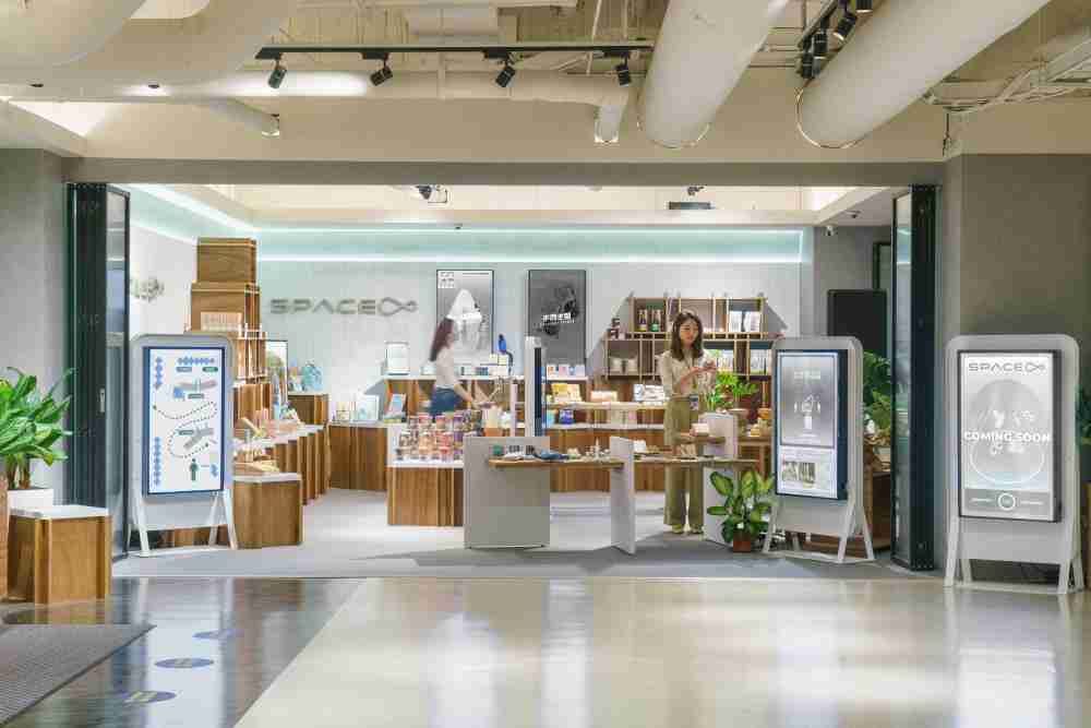 MG电玩打造永续选物商店，，，展示社企及社创商品，，结合创利空间所开发的智能零售系统，，，整合多元产品信息，，，，让无人商店扮演公益行动的推手