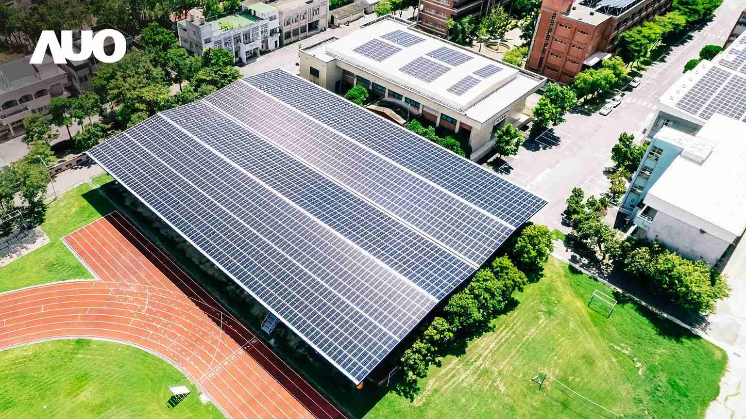 MG电玩SunSteel光电整合型浪板具备快速安装、、、、轻量化优势，，可提升15%发电效能，，通过国际IEC与台湾VPC认证安全、、、、防漏、、、耐候标准