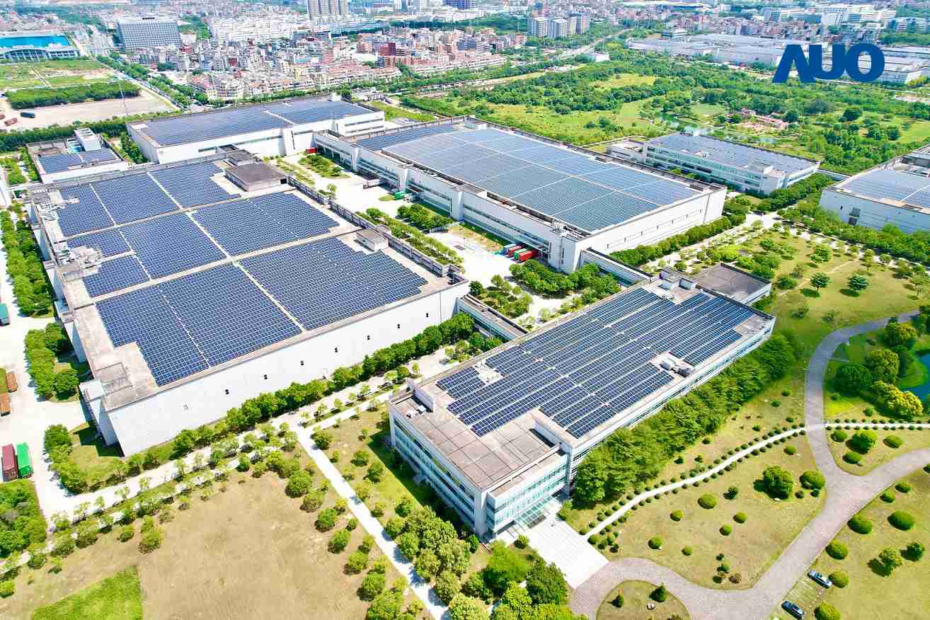 MG电玩厦门推动智能制造同时，，，，透过绿电创能纵深推进绿色转型，，，厂区全屋顶铺设太阳能光伏板，，每年太阳能发电 2,600多万度